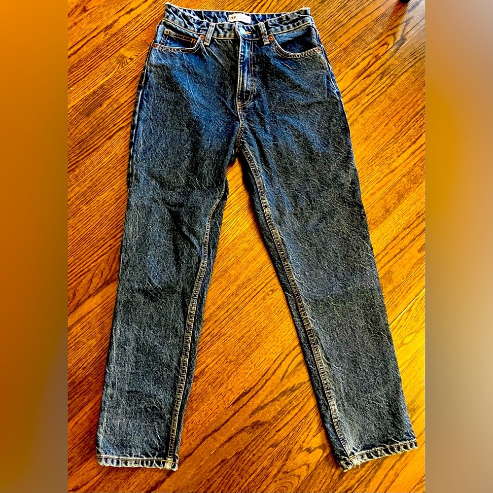 Zara straight leg blue jeans. Size 4.